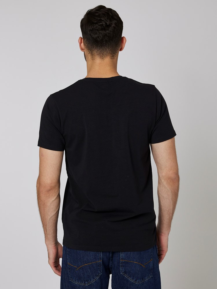 2-Pack V-Neck T-Skjorte 7204008_CAB-HENRYCHOICE-NOS-Modell-Front_chn=boys_3163_2-Pack V-Neck T-Skjorte CAB.jpg_Front||Front