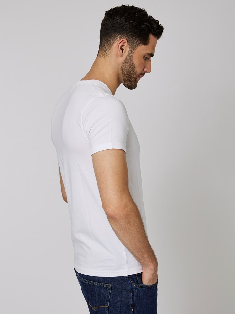 2-Pack V-Neck T-Skjorte 7204008_OAA-HENRYCHOICE-NOS-Modell-Front_chn=boys_3852_2-Pack V-Neck T-Skjorte OAA.jpg_Front||Front