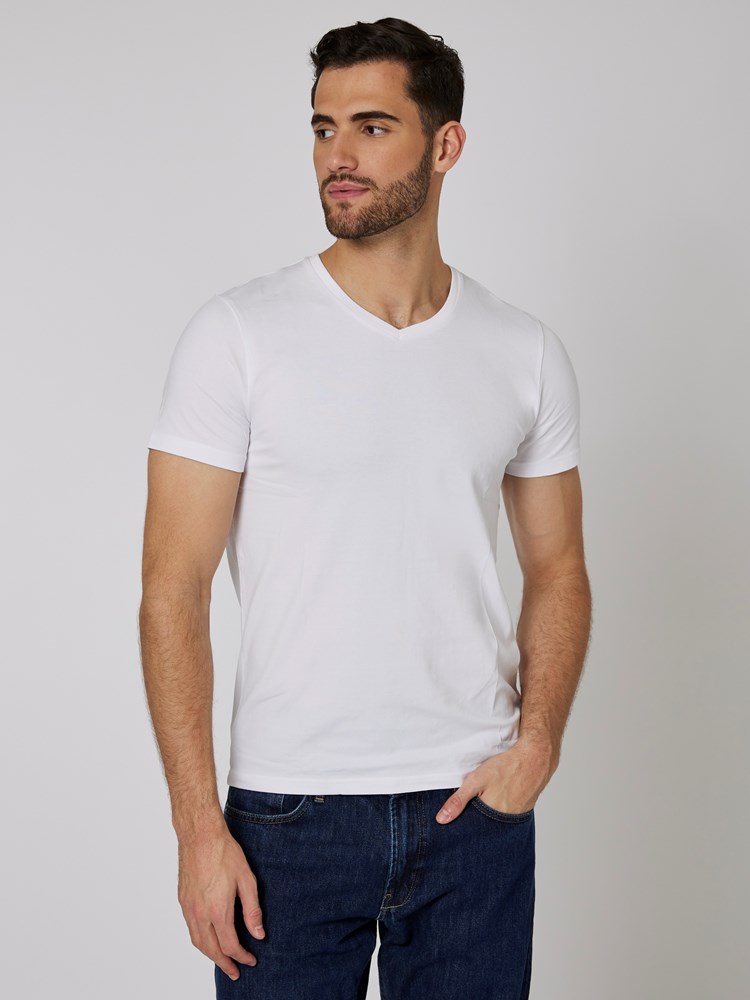 2-Pack V-Neck T-Skjorte 7204008_OAA-HENRYCHOICE-NOS-Modell-Front_chn=boys_9051_2-Pack V-Neck T-Skjorte OAA.jpg_Front||Front