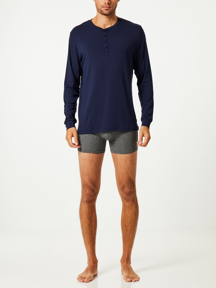 BESTEFARSTRØYE BLÅ 7237608_400_Tufte_Noos-modell-front_BESTEFARSTRØYE BLÅ 400.jpg_Front||Front