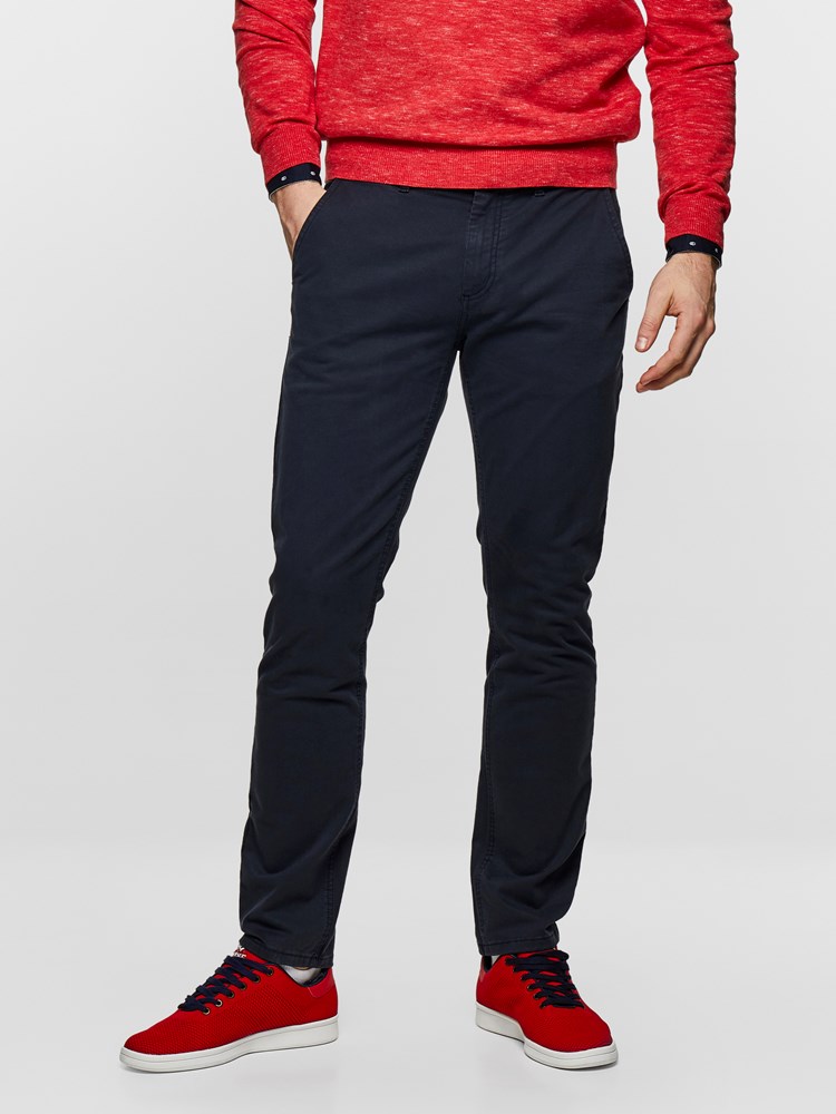 SLIM CHINO STRETCH TWILL 7237629_ENB_MadeByMonkeys_nos-modell-front_SLIM CHINO STRETCH TWILL ENB.jpg_Front||Front