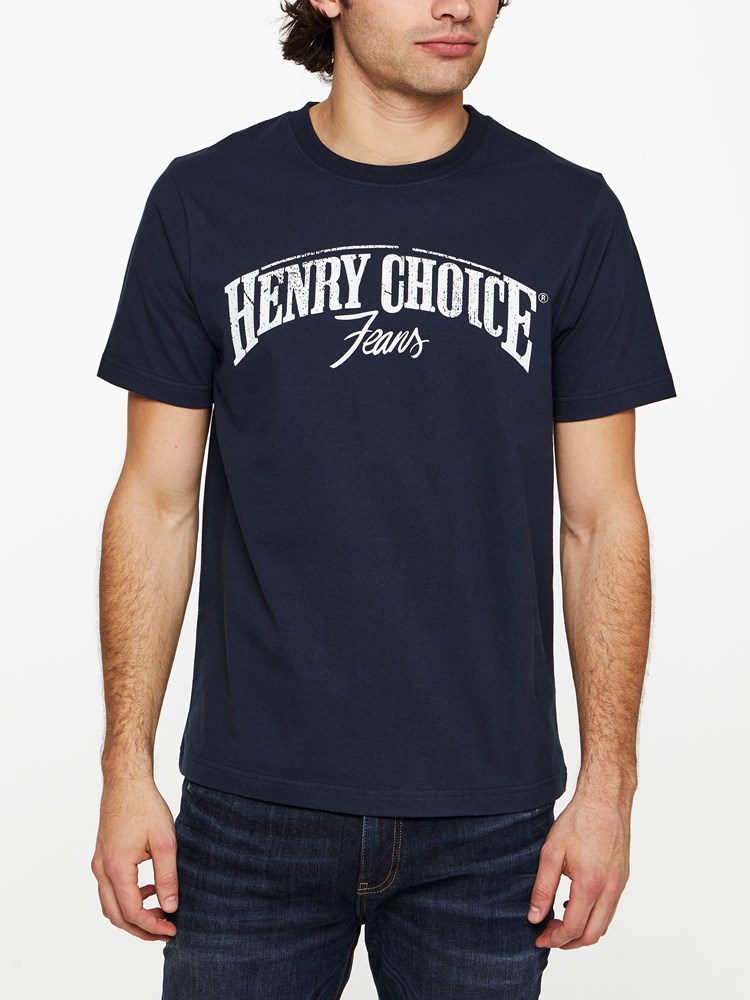 LOGO T-SKJORTE 7239616_C27_henrychoice_A19-modell-front2_LOGO T-SKJORTE C27.jpg_Front||Front