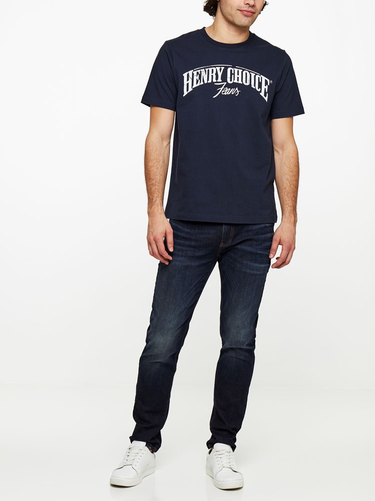 LOGO T-SKJORTE 7239616_C27_henrychoice_A19-modell-front_LOGO T-SKJORTE C27.jpg_Front||Front