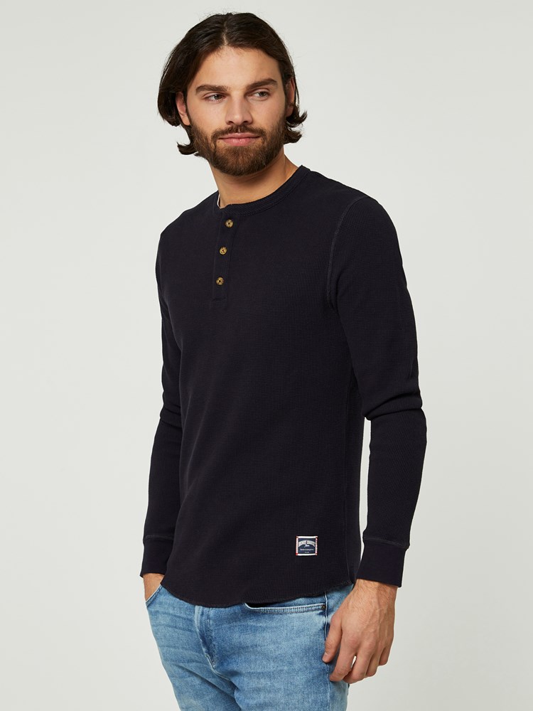 DALTON BESTEFARSTRØYE 7242174_EOH-HENRYCHOICE-S20-Modell-left_73884_DALTON BESTEFARSTRØYE EOH.jpg_Left||Left