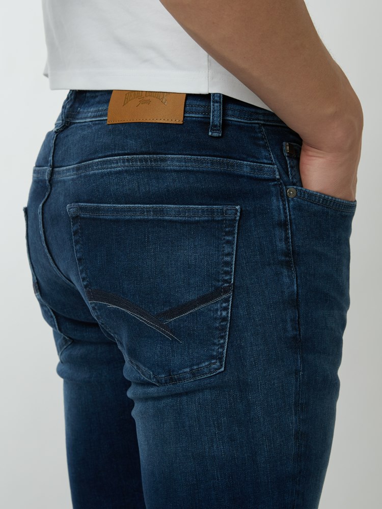 SKINNY STAN BLUE SUPER STRETCH JEANS 7242635_D06-HENRYCHOICE-S20-Modell-details_43031.jpg_SKINNY STAN BLUE SUPER STRETCH JEANS D06.jpg_