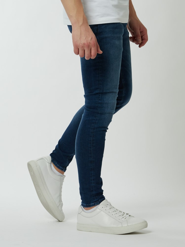 SKINNY STAN BLUE SUPER STRETCH JEANS 7242635_D06-HENRYCHOICE-S20-Modell-left_12238.jpg_SKINNY STAN BLUE SUPER STRETCH JEANS D06.jpg_Left||Left