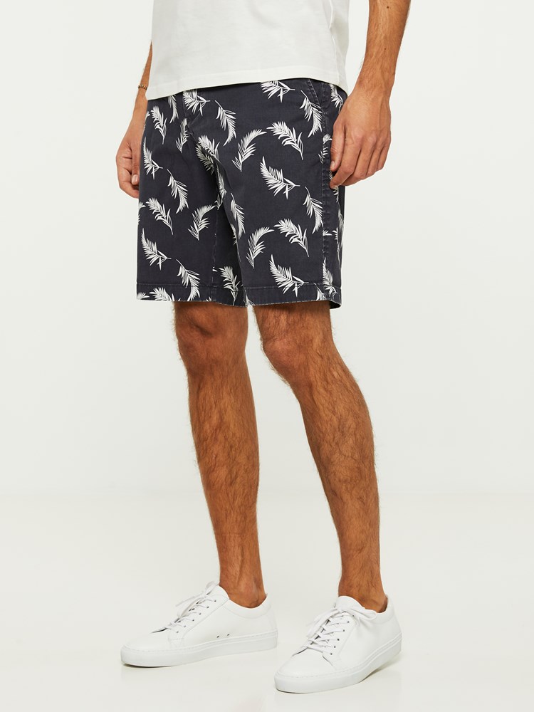 LEAVES PRINTET SHORTS 7243089_C27-HENRYCHOICE-H20-Modell-left_55190_LEAVES PRINTET SHORTS C27.jpg_Left||Left
