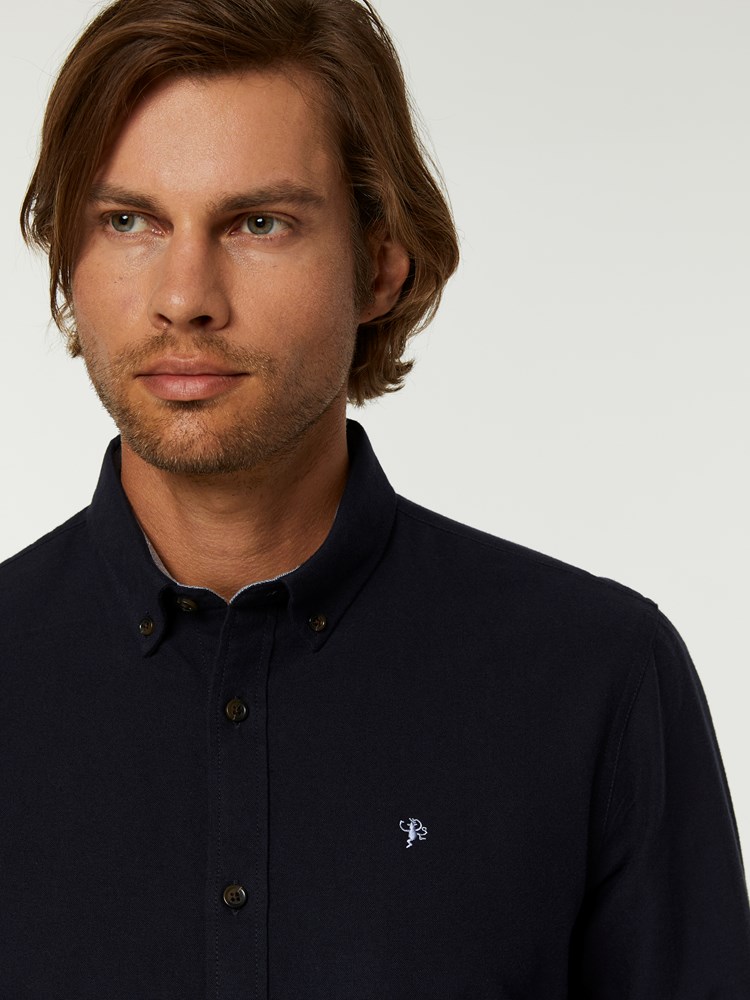 BRUSHED OXFORD SKJORTE 7244568_C27-HENRYCHOICE-A20-Modell-right_47888_BRUSHED OXFORD SKJORTE C27.jpg_Right||Right