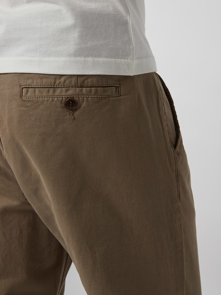 SLIM CHINO STRETCH TWILL 7244823_AGP-MRC-NOS-model-right_SLIM CHINO STRETCH TWILL AGP_SLIM CHINO STRETCH TWILL AGP 7244823.jpg_
