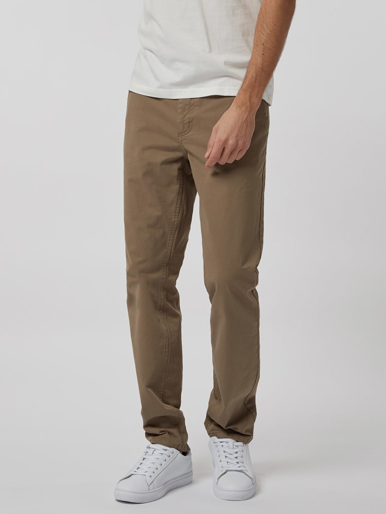SLIM CHINO STRETCH TWILL 7244823_AGP-MRC-NOS-modell-front2_SLIM CHINO STRETCH TWILL AGP_SLIM CHINO STRETCH TWILL AGP 7244823.jpg_