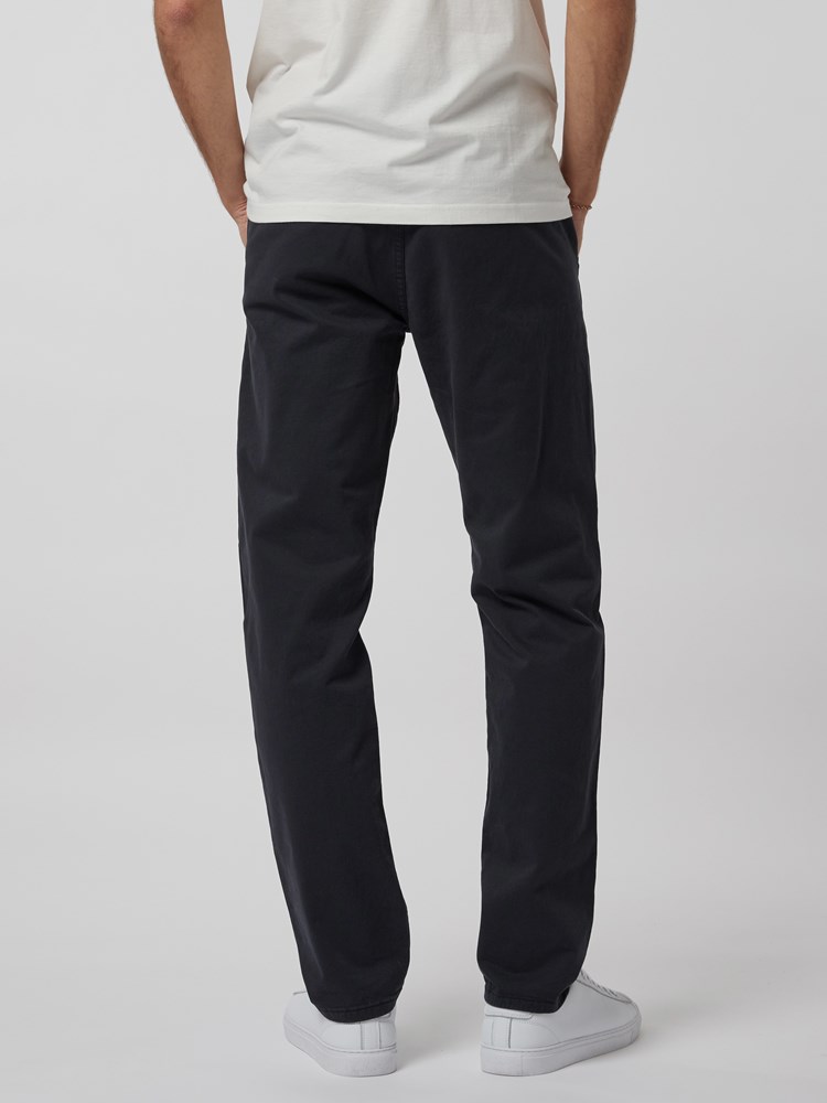 SLIM CHINO STRETCH TWILL 7244823_EMW-MRC-NOS-model-back_SLIM CHINO STRETCH TWILL EMW_SLIM CHINO STRETCH TWILL EMW 7244823.jpg_