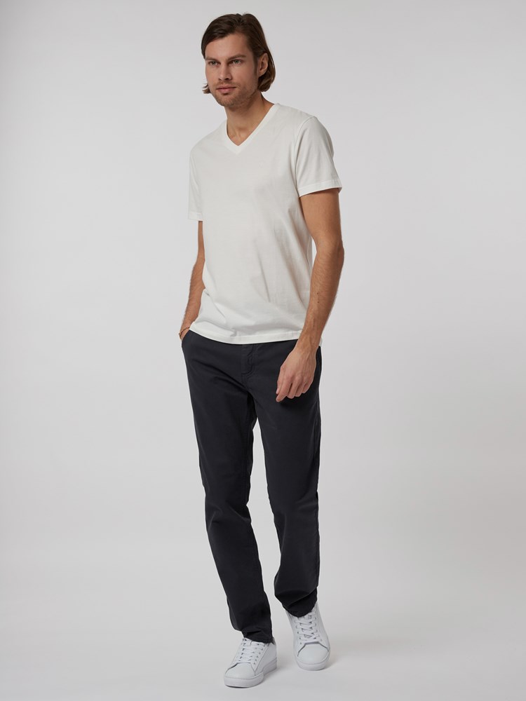 SLIM CHINO STRETCH TWILL 7244823_EMW-MRC-NOS-model-front2_SLIM CHINO STRETCH TWILL EMW_SLIM CHINO STRETCH TWILL EMW 7244823.jpg_