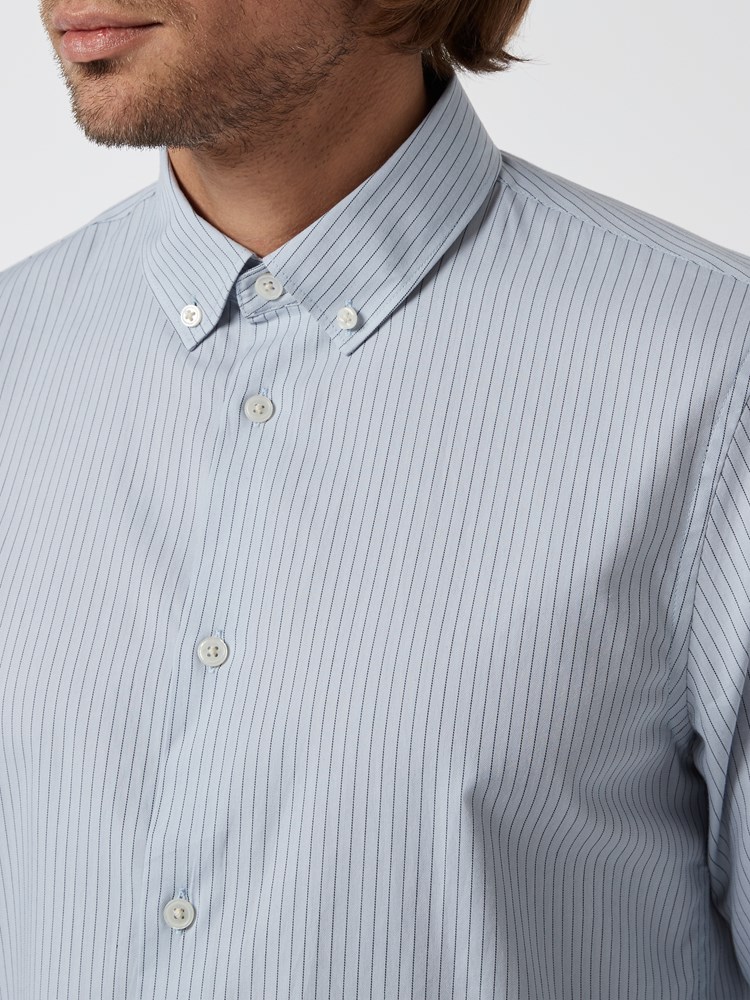 Lawrence Skjorte 7246307_EAT-HENRYCHOICE-S21-Modell-right_8669_Lawrence Skjorte EAT.jpg_Right||Right