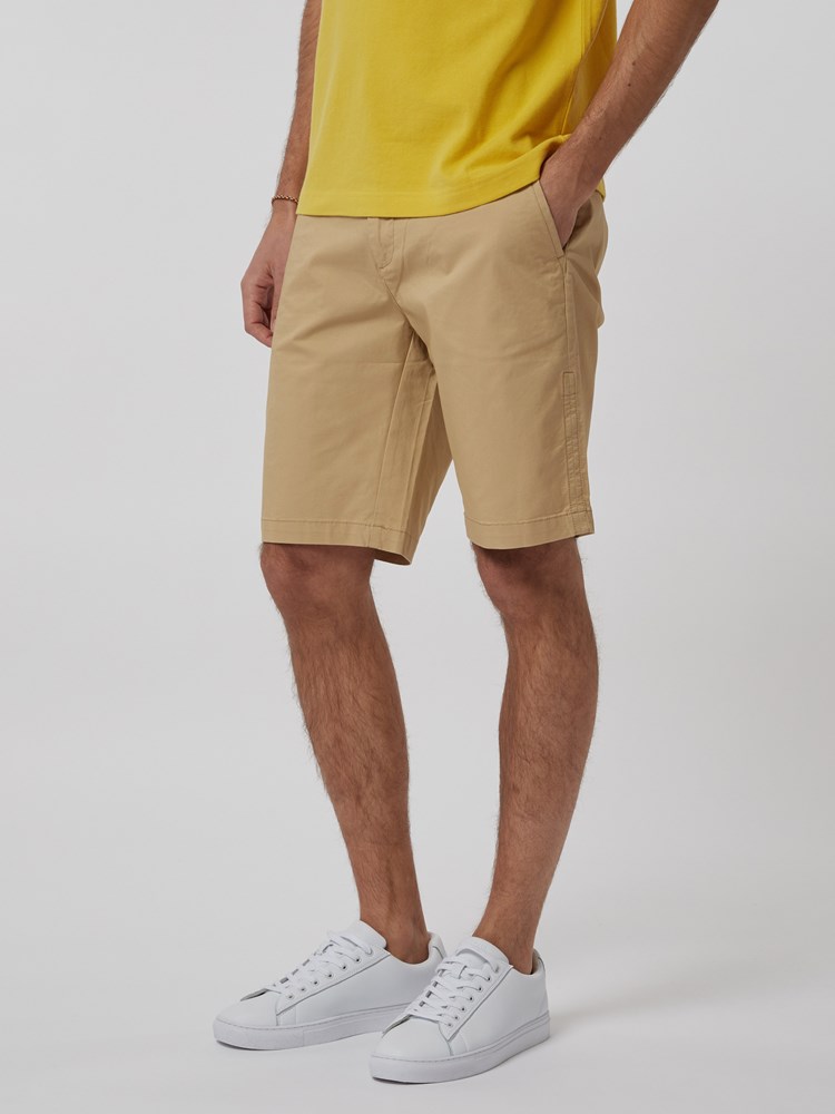 CREW CHINO SHORTS 7246677_AAU--H21-Modell-left_7243_CREW CHINO SHORTS AAU.jpg_Left||Left