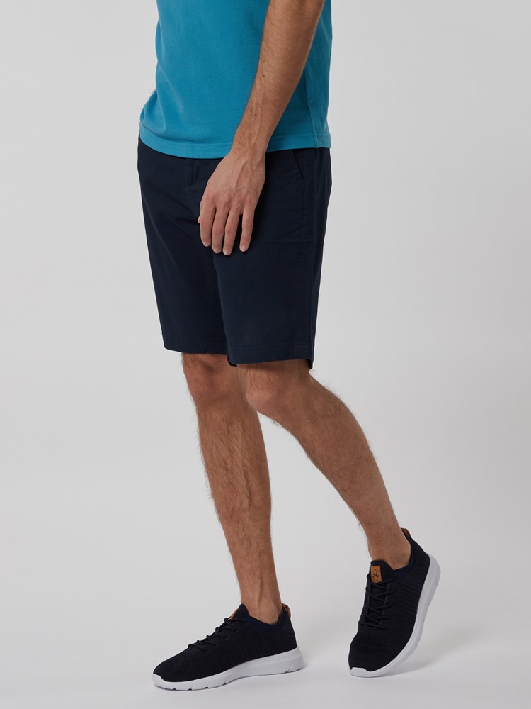 CREW CHINO SHORTS 7246677_ENM--H21-Modell-left_30320_CREW CHINO SHORTS ENM.jpg_Left||Left