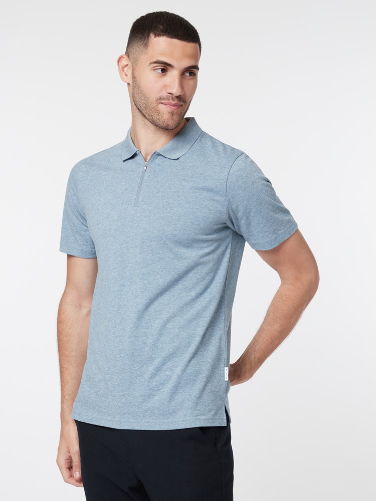 Ulrik polo t-skjorte 7247898_ECR-MRCAPUCHIN-A21-Modell-Left_chn=boys_96098_Ulrik polo t-skjorte ECR.jpg_Left||Left