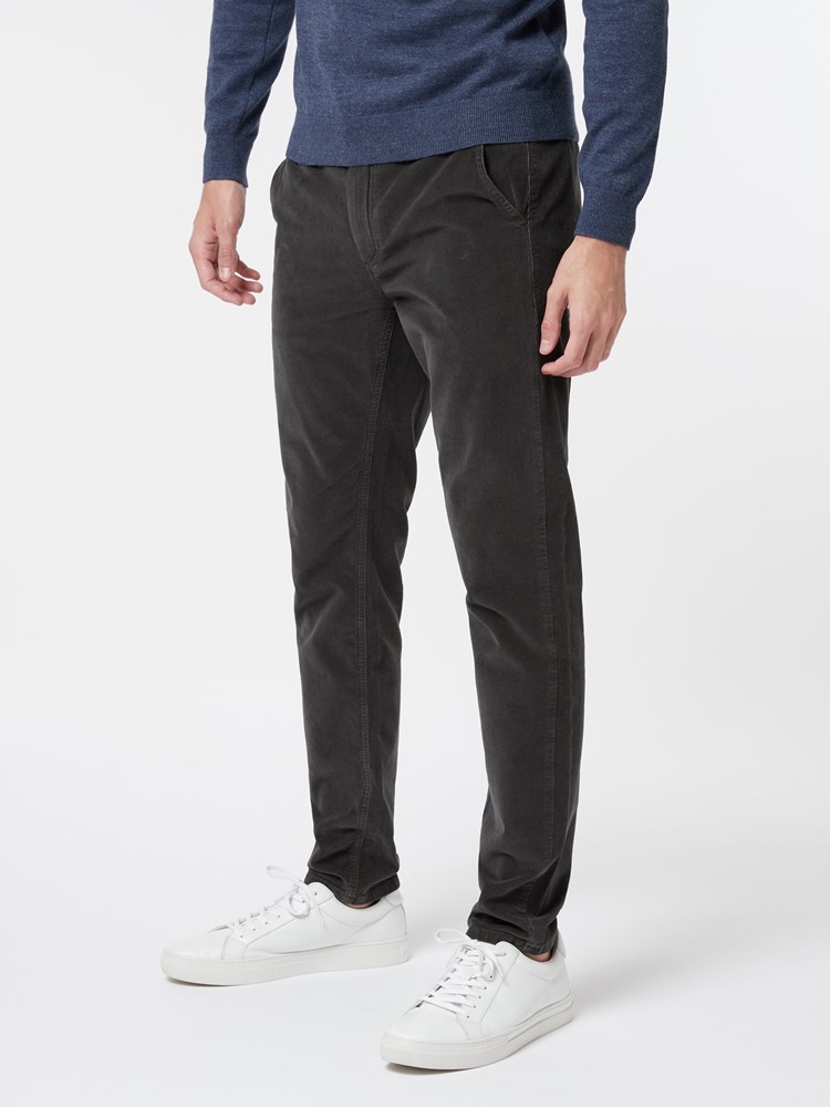 Slim Cord Chino 7248239_C19-MRCAPUCHIN-A21-Modell-Left_chn=boys_13104_Slim Cord Chino C19.jpg_Left||Left