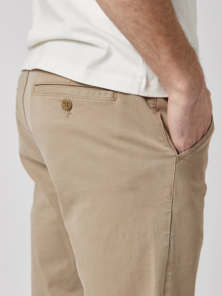 Slim chino str. twill 7249074_I6E-MRCAPUCHIN-NOS-Modell-Front_chn=boys_922_Slim chino str. twill I6E.jpg_Front||Front