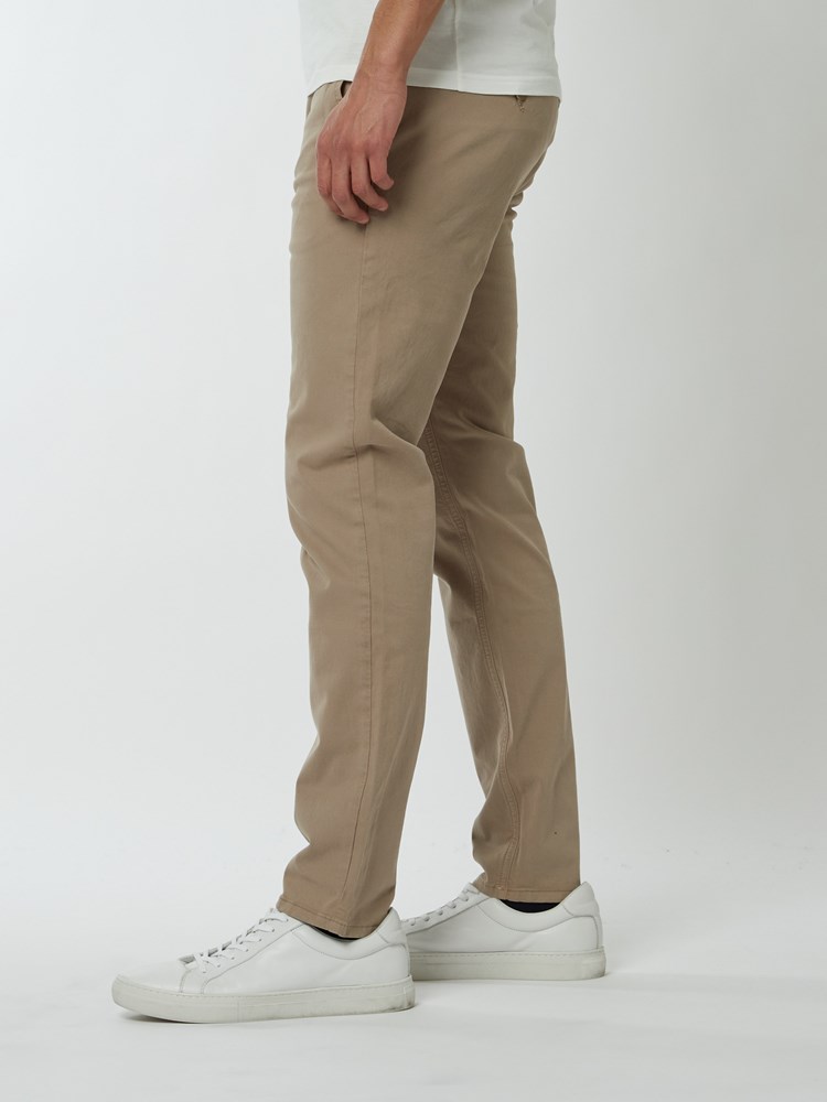 Slim chino str. twill 7249074_I6E-MRCAPUCHIN-NOS-Modell-Left_chn=boys_2306_Slim chino str. twill I6E.jpg_Left||Left