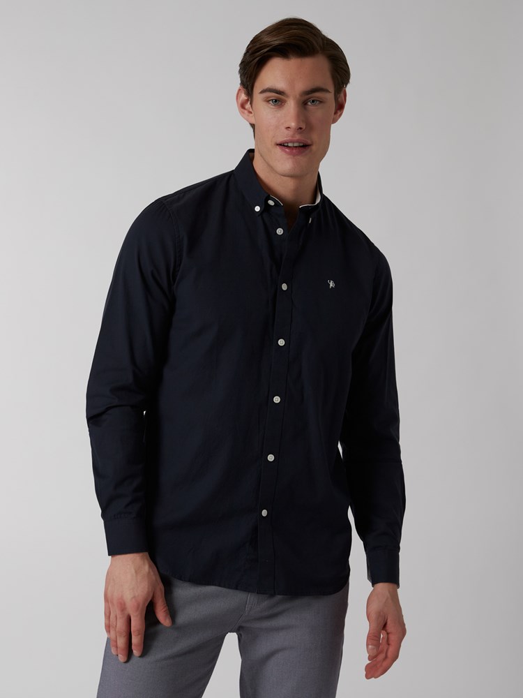 Tony oxfordskjorte 7249411_C27-MRCAPUCHIN-S22-Modell-Front_chn=boys_8210_Tony oxfordskjorte C27.jpg_Front||Front