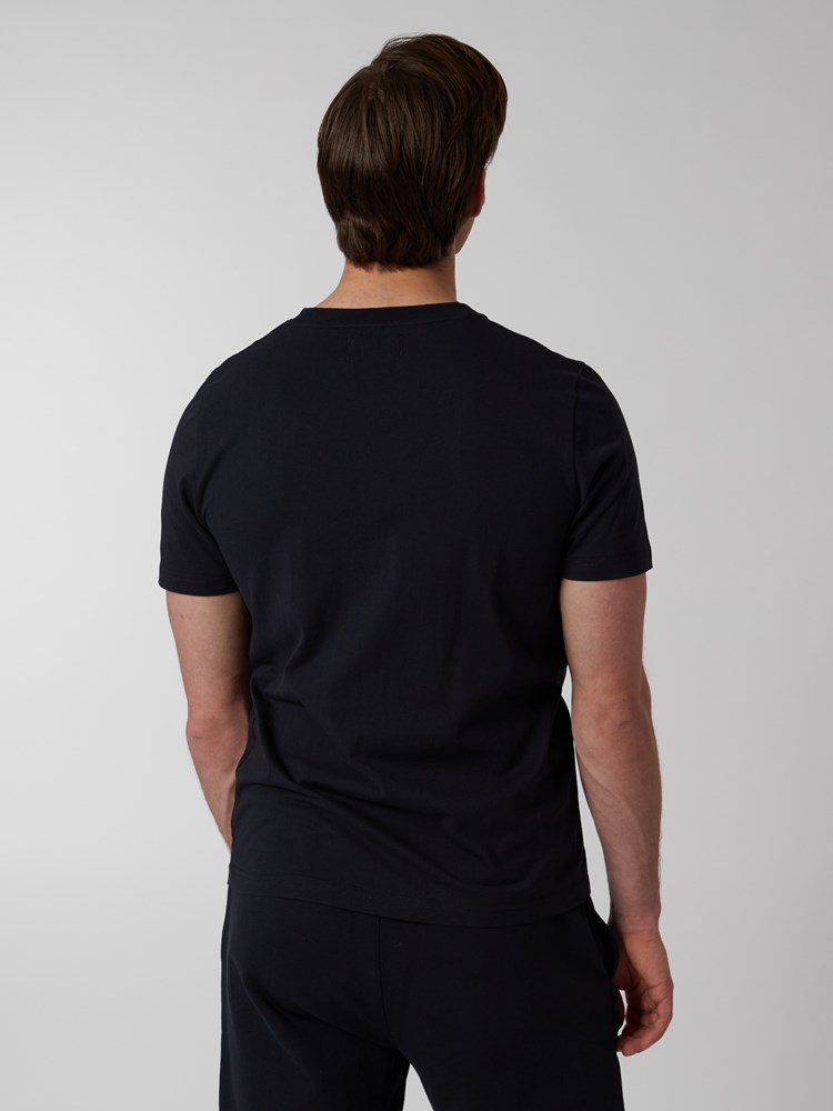 Aiden logo t-Skjorte 7249415_C27-MRCAPUCHIN-S22-Modell-Back_chn=boys_8838_Aiden logo t-Skjorte C27.jpg_Back||Back