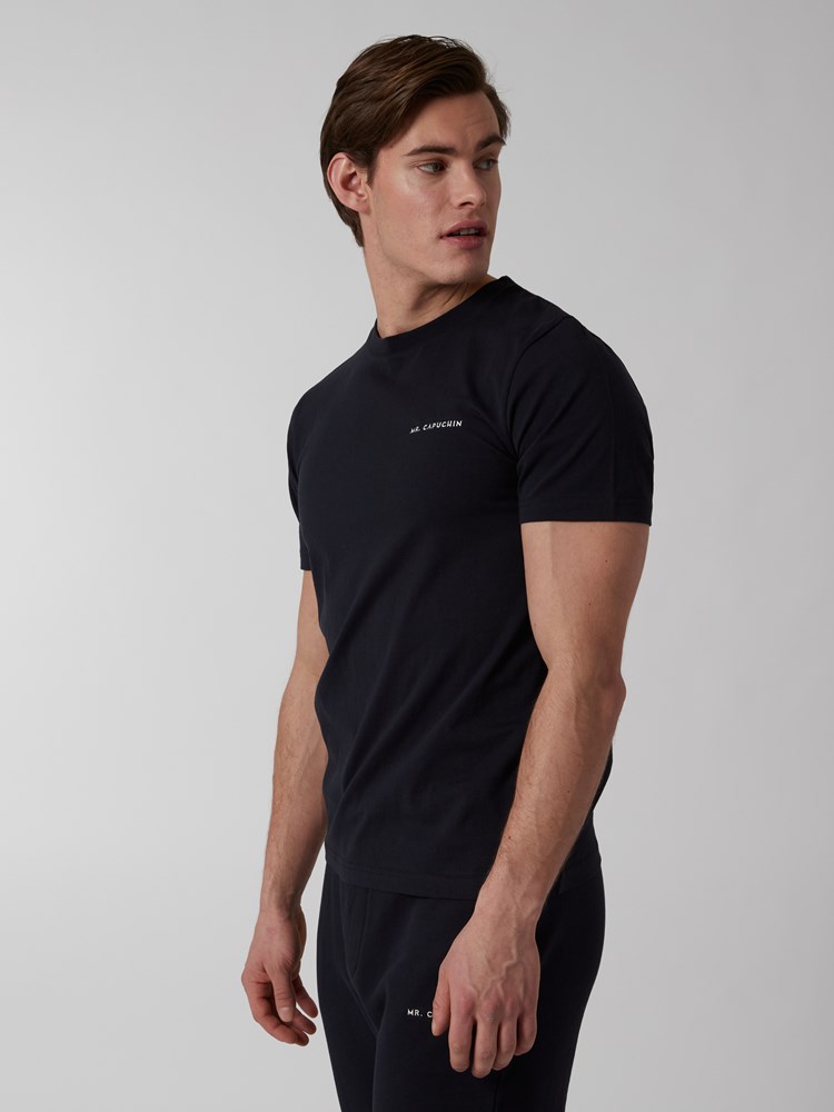 Aiden logo t-Skjorte 7249415_C27-MRCAPUCHIN-S22-Modell-Left_chn=boys_1675_Aiden logo t-Skjorte C27.jpg_Left||Left