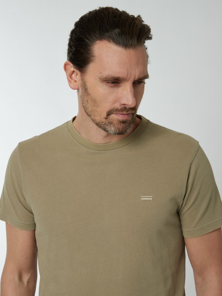 Patina t-skjorte 7249495_ADY-HENRYCHOICE-S22-details_chn=boys_9401_Patina t-skjorte ADY.jpg_