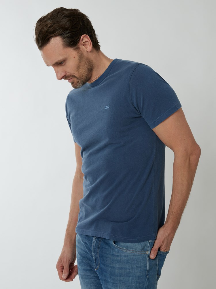 Patina t-skjorte 7249495_EHJ-HENRYCHOICE-S22-Modell-Left_chn=boys_1631_Patina t-skjorte EHJ.jpg_Left||Left