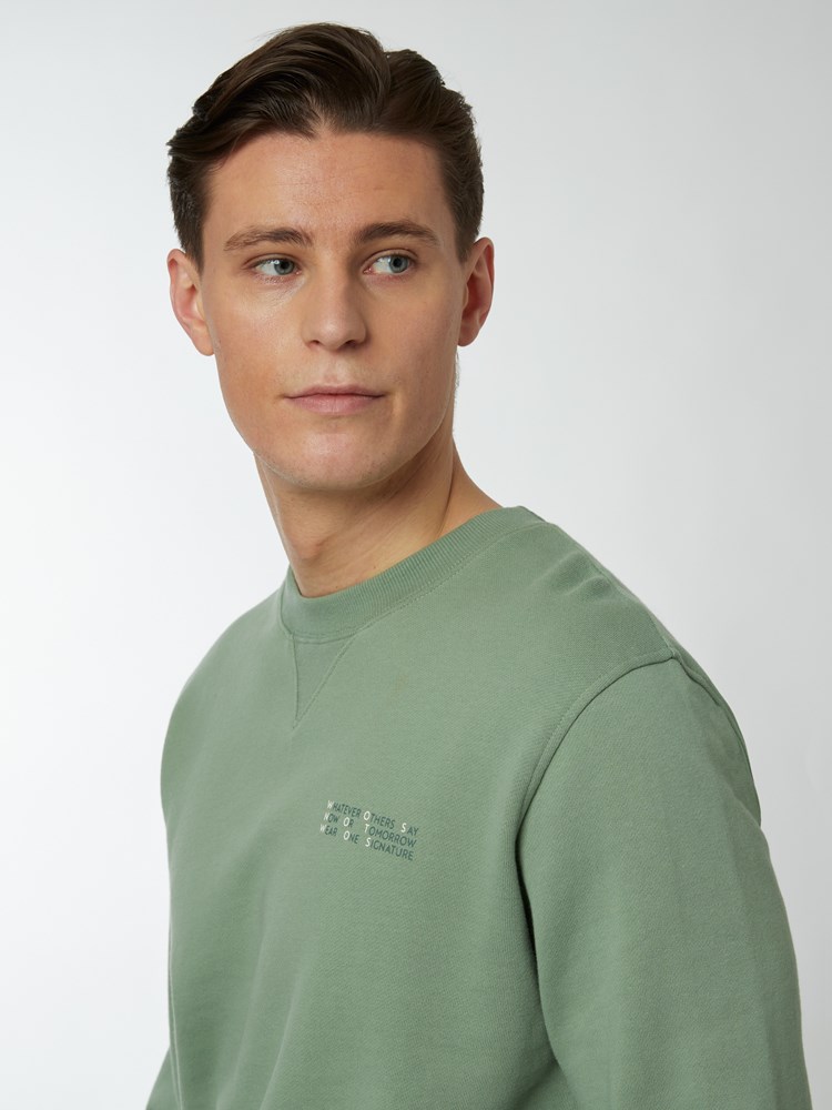 Signature collegegenser 7249523_GLW-WOSNOTWOS-S22-details_chn=boys_3199_Signature collegegenser GLW.jpg_