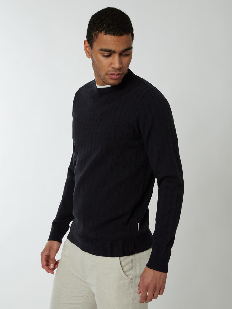 Caruso genser 7249559_C27-MRCAPUCHIN-S22-Modell-Left_chn=boys_1592_Caruso genser C27.jpg_Left||Left