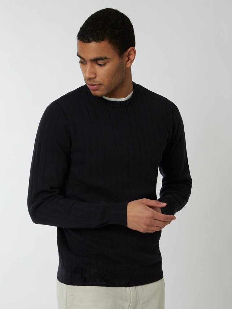 Caruso genser 7249559_C27-MRCAPUCHIN-S22-Modell-Right_chn=boys_8492_Caruso genser C27.jpg_Right||Right