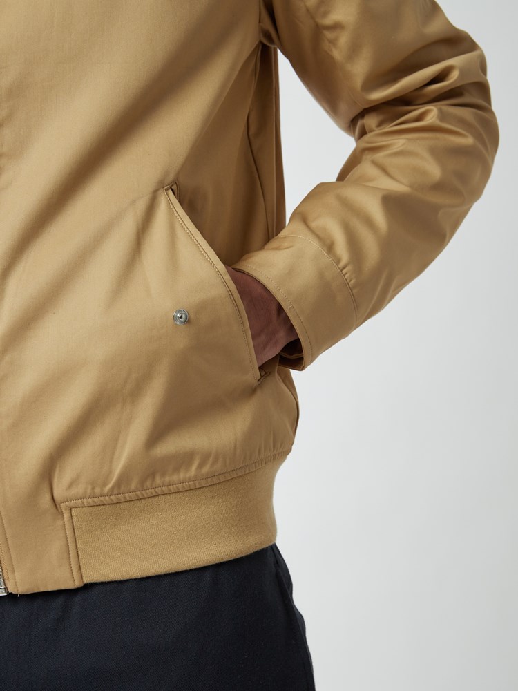 Valentino jakke 7249571_AAO-MRCAPUCHIN-S22-details_chn=boys_3808_Valentino jakke AAO.jpg_