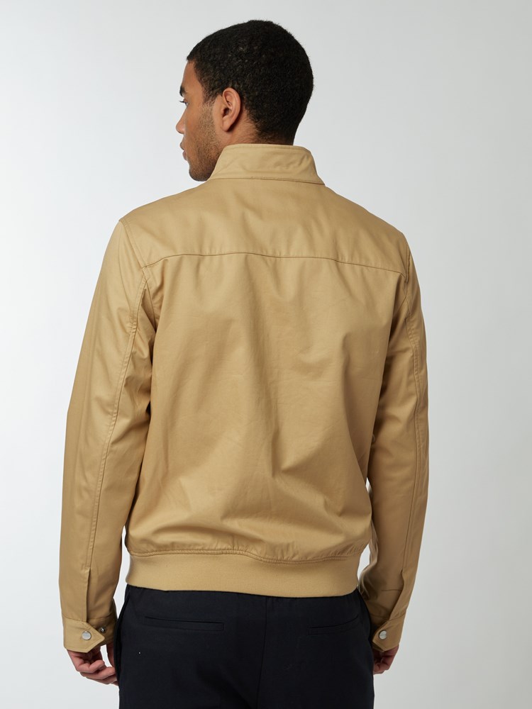 Valentino jakke 7249571_AAO-MRCAPUCHIN-S22-Modell-Back_chn=boys_6701_Valentino jakke AAO.jpg_Back||Back