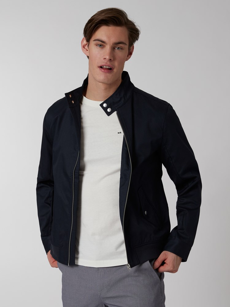 Valentino jakke 7249571_C27-MRCAPUCHIN-S22-Modell-Front_chn=boys_4064_Valentino jakke C27.jpg_Front||Front