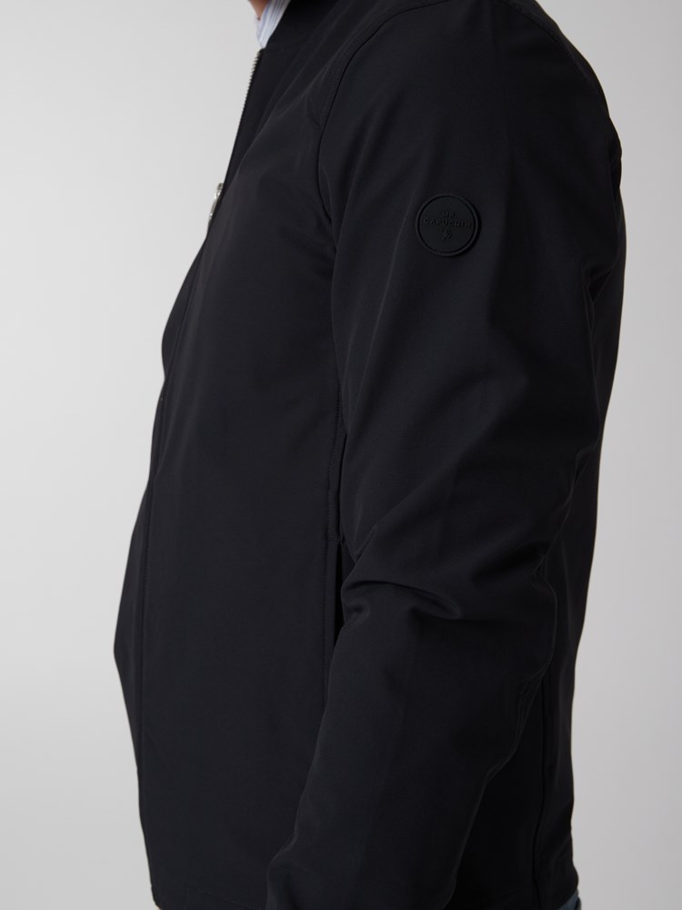 Julian Jakke 7249581_C27-MRCAPUCHIN-S22-Modell-Back_chn=boys_838_Julian Jakke C27.jpg_Back||Back