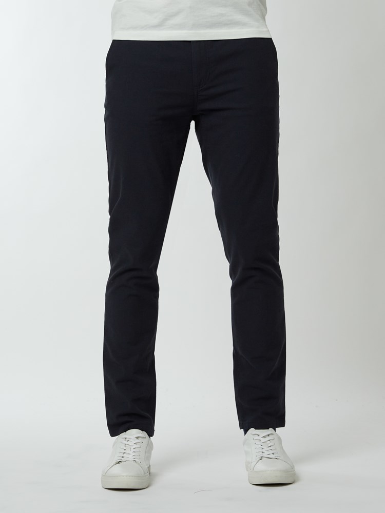 Slim structure chino 7249686_EM6-MRCAPUCHIN-S22-Modell-Front_chn=boys_5928_Slim structure chino EM6_Slim structure chino EM6 7249686.jpg_Front||Front