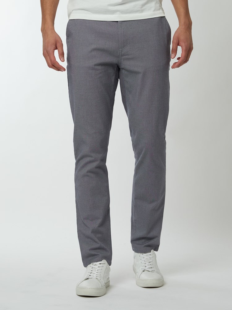 Slim structure chino 7249686_ID9-MRCAPUCHIN-S22-Modell-Front_chn=boys_3185_Slim structure chino ID9_Slim structure chino ID9 7249686.jpg_Front||Front