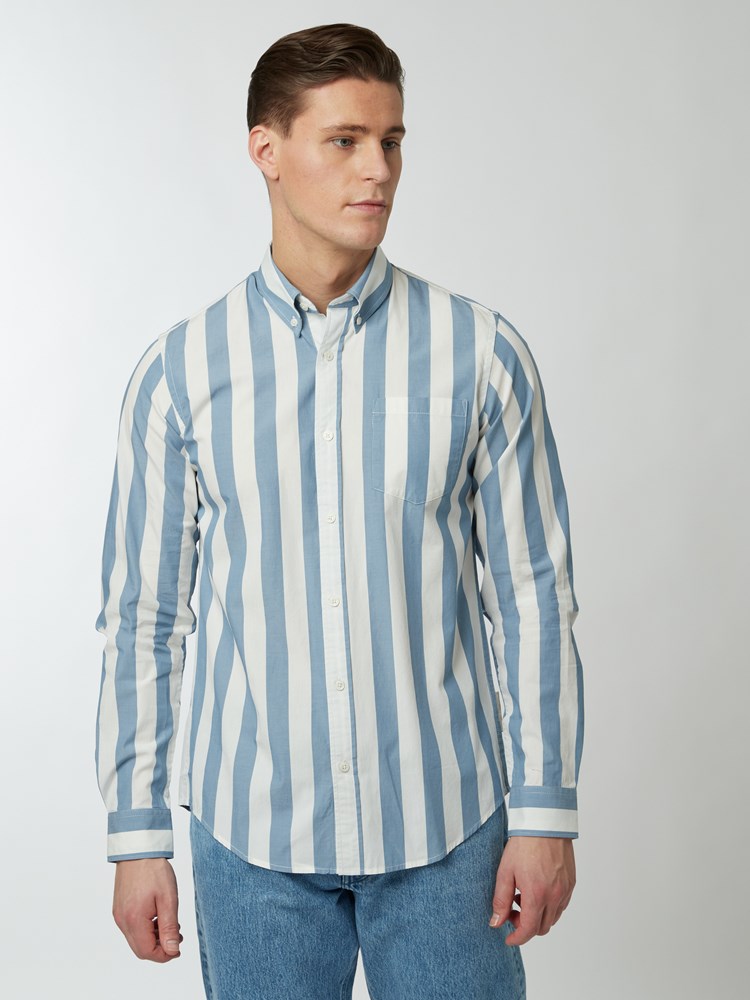 Herning stripet skjorte 7249695_ECM-WOSNOTWOS-S22-Modell-Front_chn=boys_6654_Herning stripet skjorte ECM.jpg_Front||Front