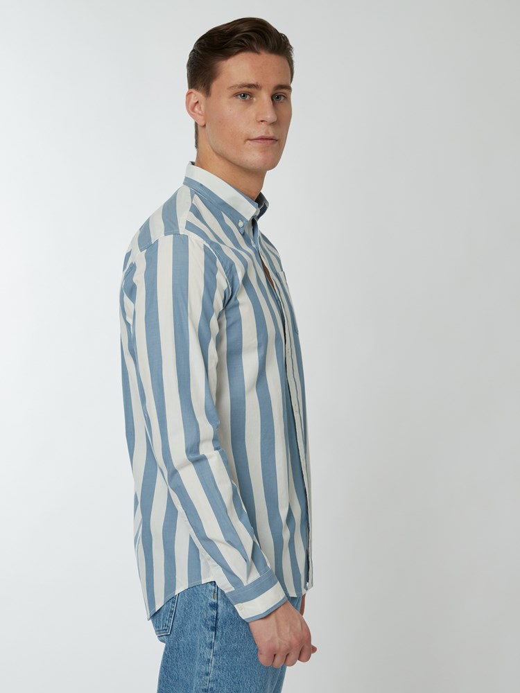 Herning stripet skjorte 7249695_ECM-WOSNOTWOS-S22-Modell-Right_chn=boys_8618_Herning stripet skjorte ECM.jpg_Right||Right