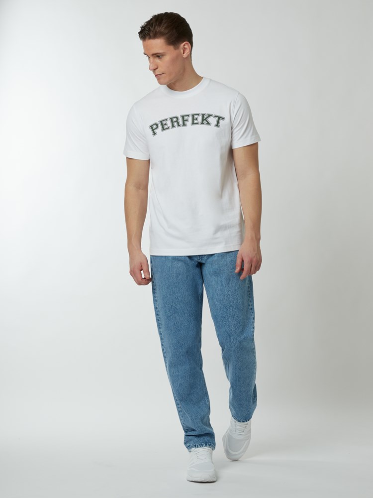 Perfekt t-skjorte 7249698_O68-WOSNOTWOS-S22-Modell-Front_chn=boys_8726_Perfekt t-skjorte O68 7249698.jpg_Front||Front