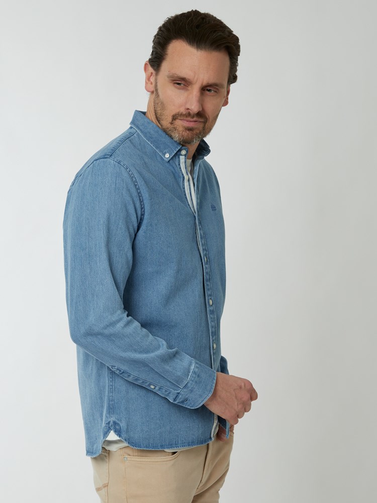 Devin denimskjorte 7249702_I6O-HENRYCHOICE-S22-Modell-Right_chn=boys_6529_Devin denimskjorte I6O.jpg_Right||Right