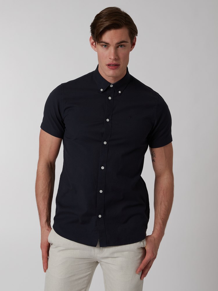 Tony kortermet oxfordskjorte 7249902_C27-MRCAPUCHIN-H22-Modell-Front_chn=boys_3370_Tony kortermet oxfordskjorte C27.jpg_Front||Front