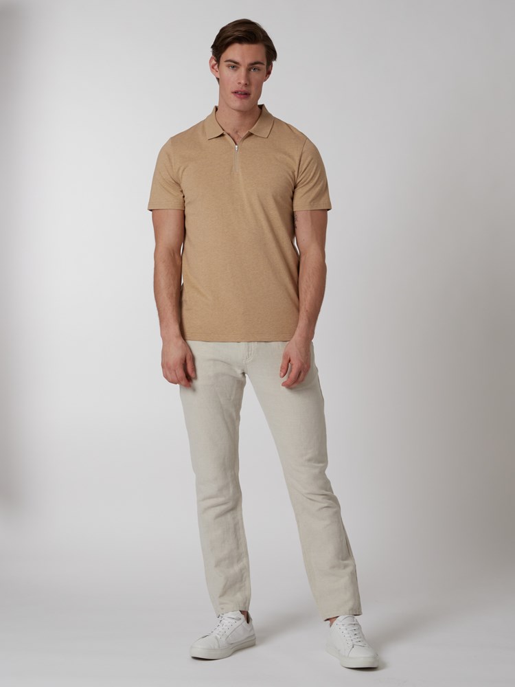 Ulrik polo t-skjorte 7249904_AAO-MRCAPUCHIN-H22-Modell-Front_chn=boys_3340_Ulrik polo t-skjorte AAO.jpg_Front||Front