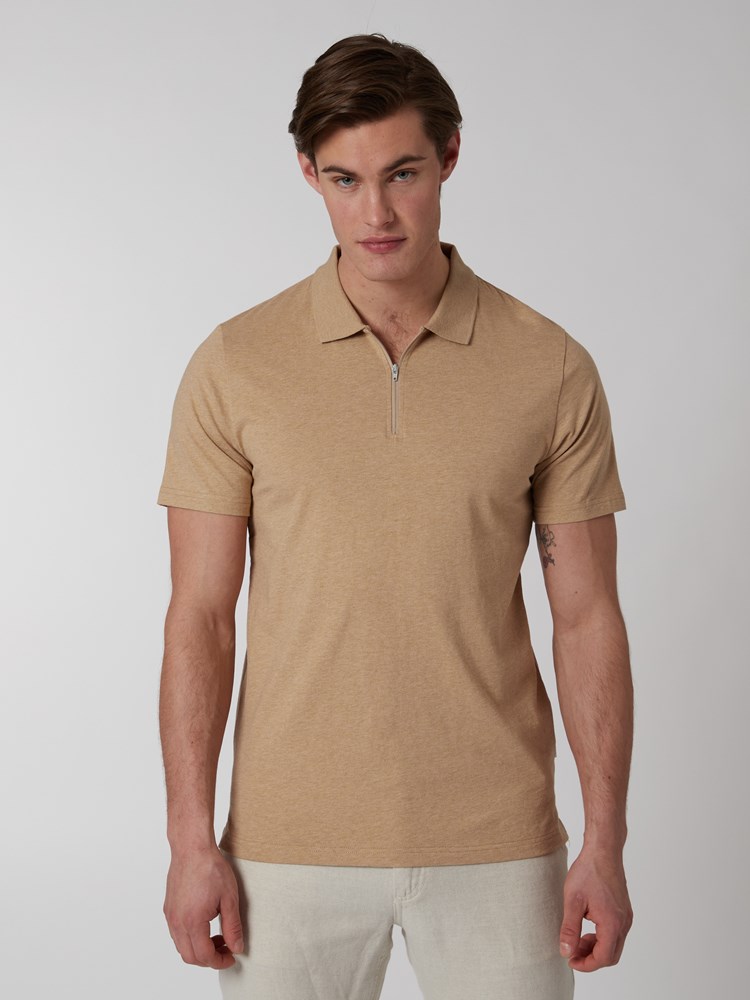 Ulrik polo t-skjorte 7249904_AAO-MRCAPUCHIN-H22-Modell-Front_chn=boys_6729_Ulrik polo t-skjorte AAO.jpg_Front||Front