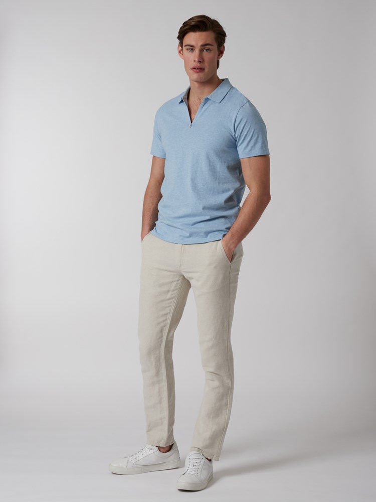 Ulrik polo t-skjorte 7249904_EOZ-MRCAPUCHIN-H22-Modell-Front_chn=boys_5586_Ulrik polo t-skjorte EOZ.jpg_Front||Front