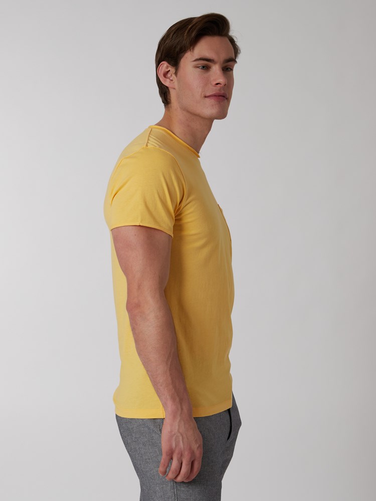 Alfredo t-skjorte 7249906_Q0G-MRCAPUCHIN-H22-Modell-Right_chn=boys_3084_Alfredo t-skjorte Q0G.jpg_Right||Right