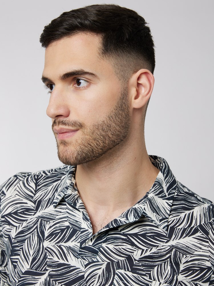 Alonzo printed polo t-skjorte 7249908_C27-MRCAPUCHIN-H22-Modell-Front_chn=boys_5523_Alonzo printed polo t-skjorte C27.jpg_Front||Front