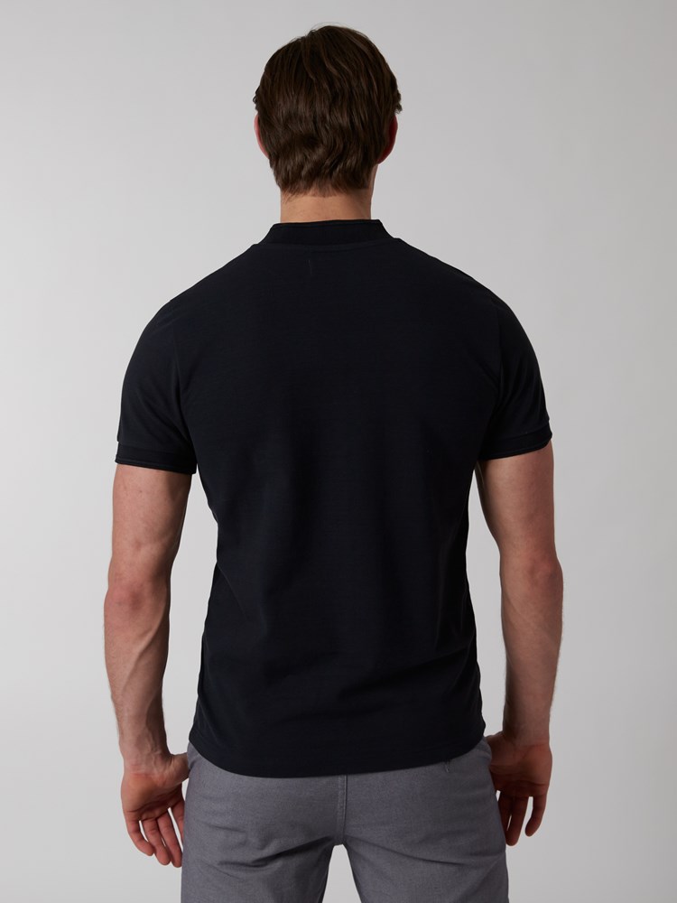 Benjamin pique 7249909_C27-MRCAPUCHIN-H22-Modell-Back_chn=boys_6902_Benjamin pique C27.jpg_Back||Back