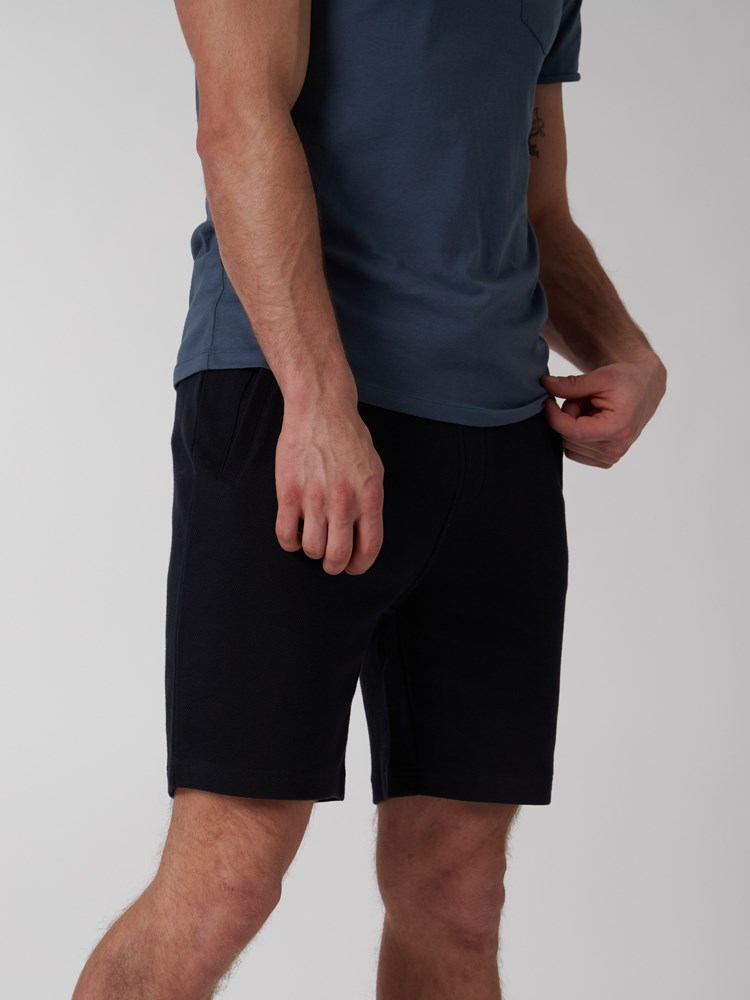 Giovanni shorts 7249911_C27-MRCAPUCHIN-H22-Modell-Right_chn=boys_7983_Giovanni shorts C27.jpg_Right||Right