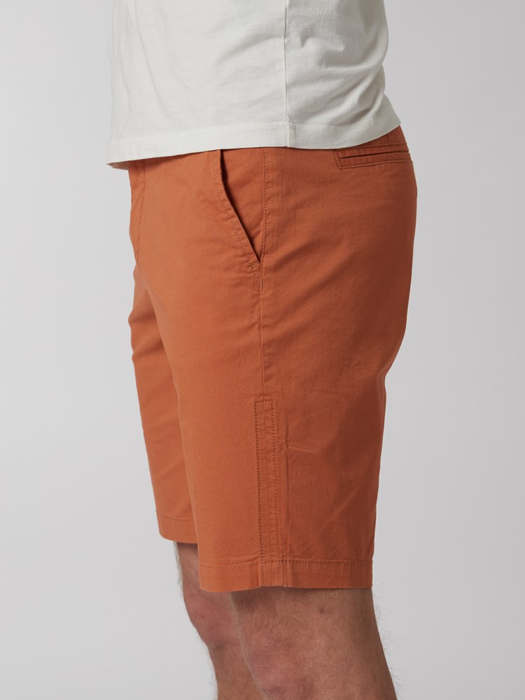 Crew chino shorts 7249913_ADJ-MRCAPUCHIN-H22-Modell-Left_chn=boys_9899_Crew chino shorts ADJ.jpg_Left||Left
